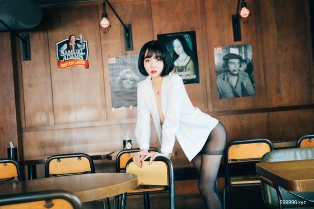  Ye Eun 손예은 - Tainted love bar